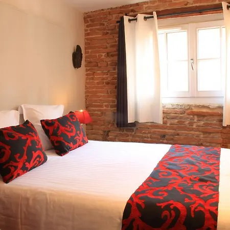 Hotel Des Arts 3*